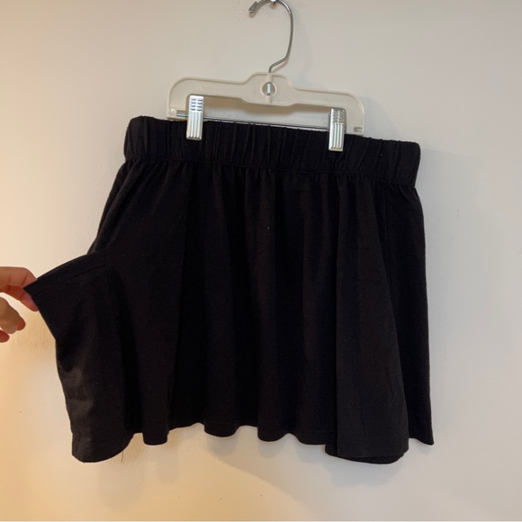 🖤black, mini skirt, with pockets — cozy, flowy, & relaxed fit! - Picture 4 of 11